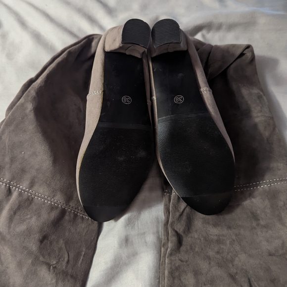 Suede knee high heeled boots - Picture 3 of 8